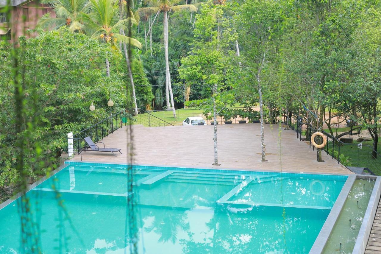 Heaven De Fountain Hotel Avissawella Exterior photo